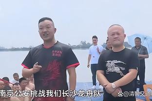 戴维恩-米切尔：蒙克为球队做任何事情 他防守也很努力